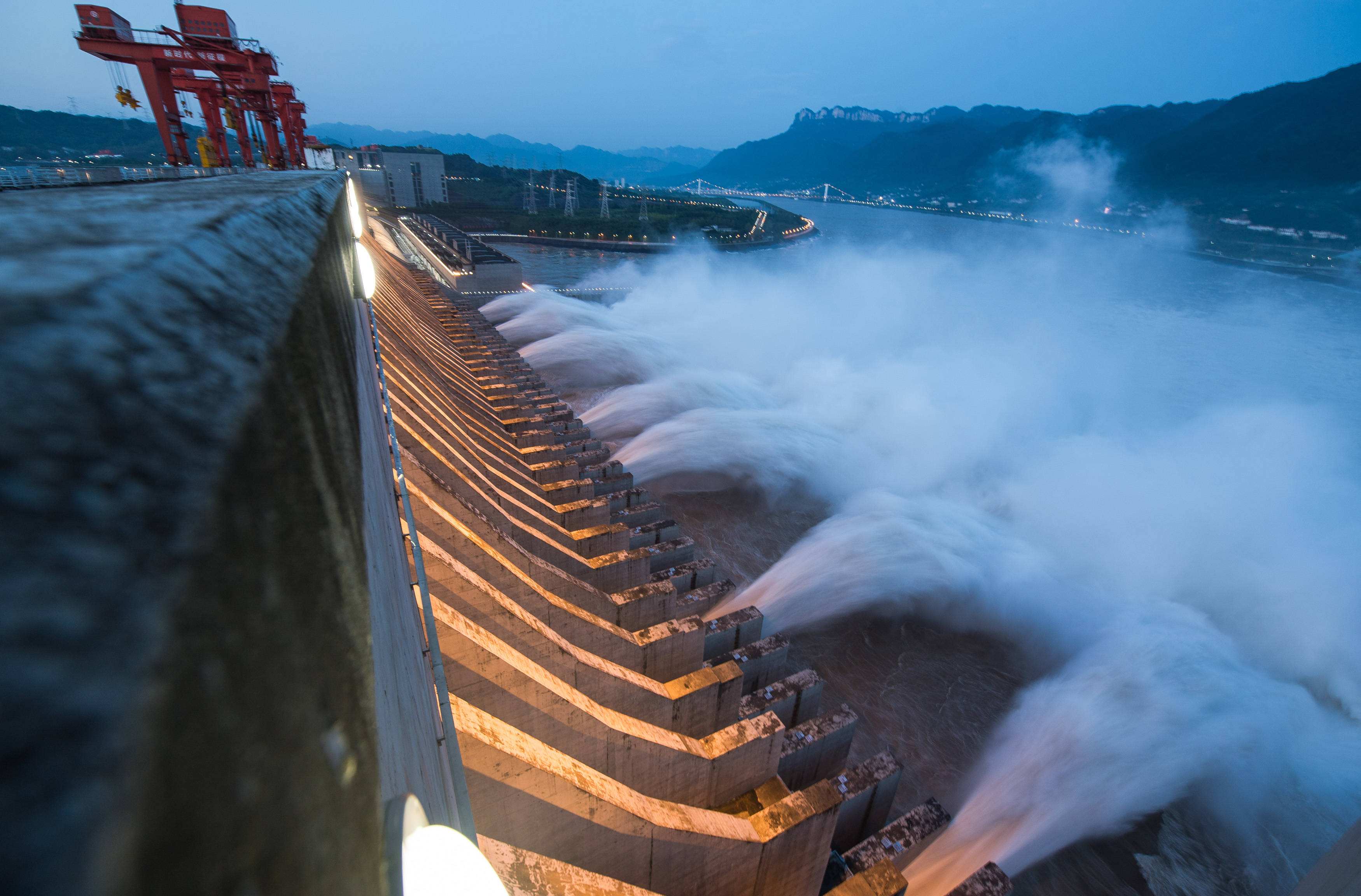 尼全国多个水电站因洪水关闭