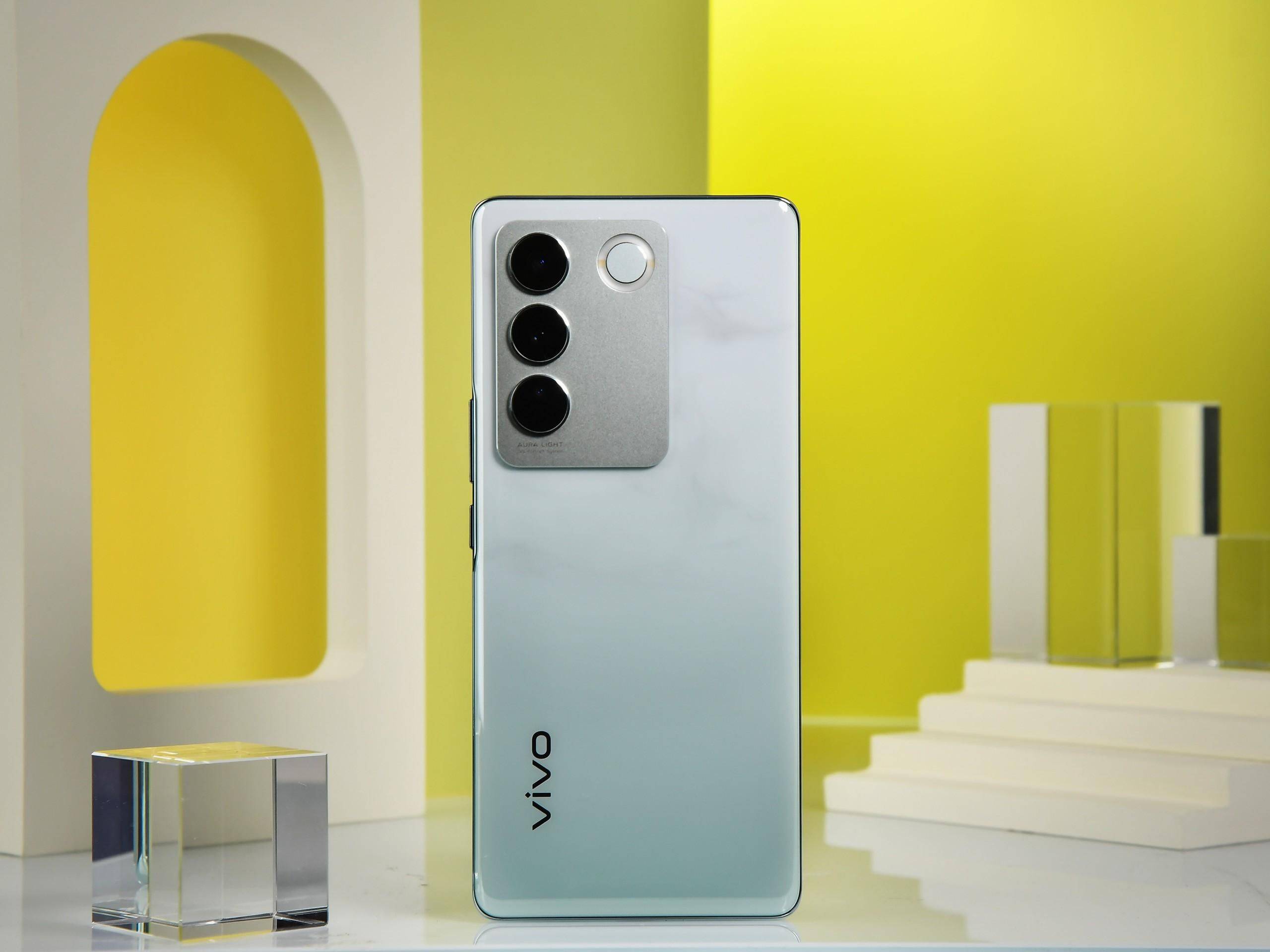 前后旗舰柔光四主摄 vivo S20系列正式发布