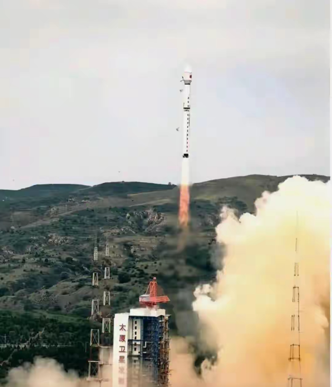 新华全媒+｜我国首个商业航天发射场首发圆满成功
