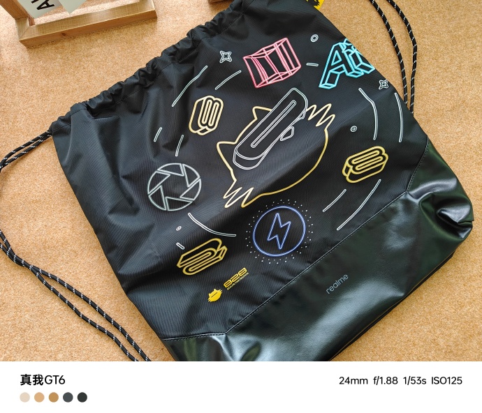 真我旗舰大改款，多项新技术亮相828真粉节