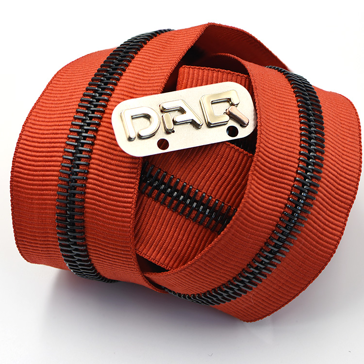 伟星股份获得外观设计专利授权:“拉链齿牙”