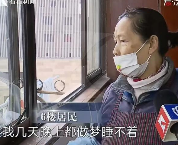 瑞士酒吧起火瞬间曝光：目击者称服务员举烟花被酒保扛肩上，引燃天花板！已造成约40人死亡，许多是正庆祝新年的年轻人，目击者：发生踩踏