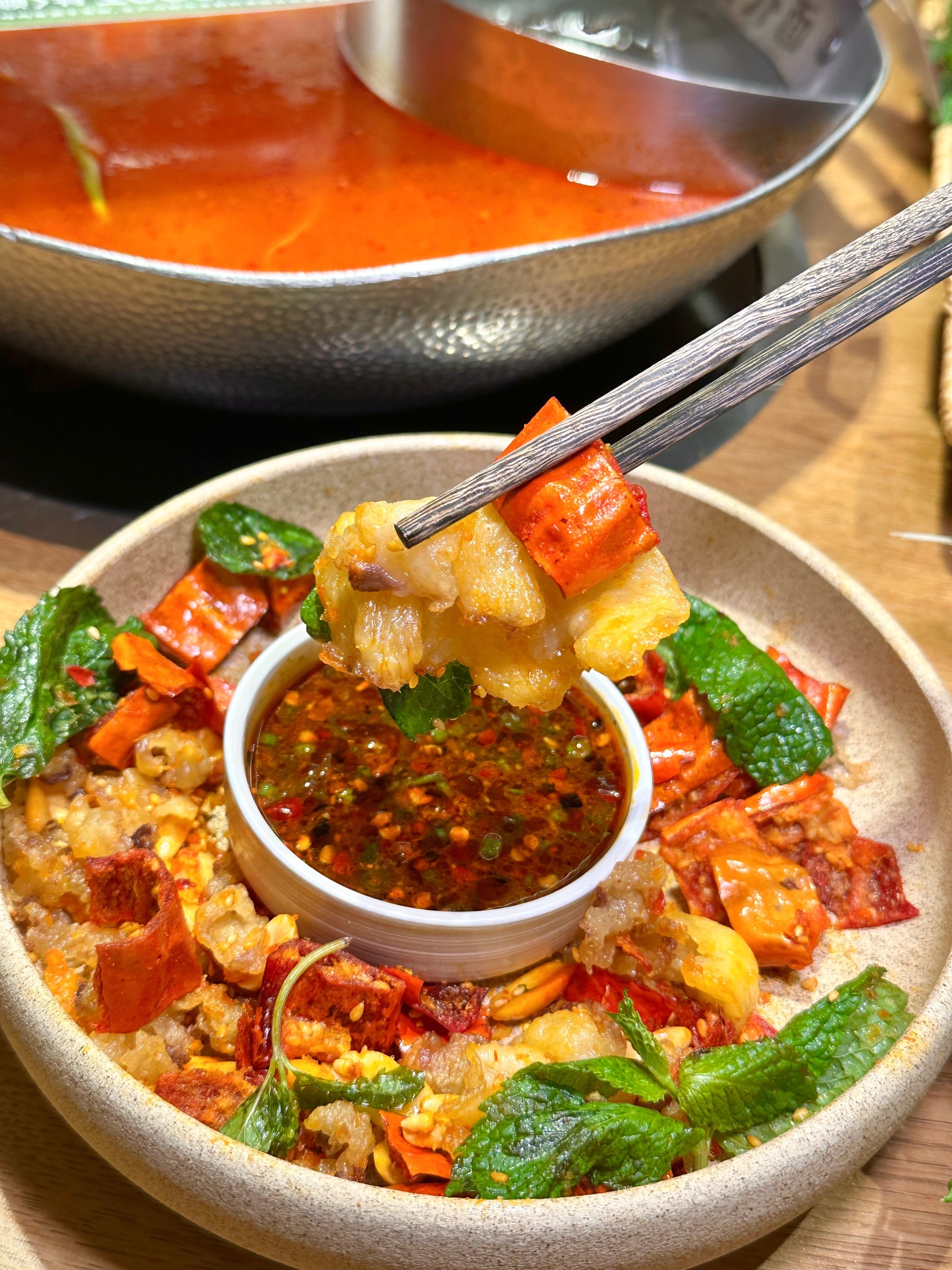 拼多多发布地方风味消费趋势：酸汤出黔、脆哨入沪，地域美食加速出圈