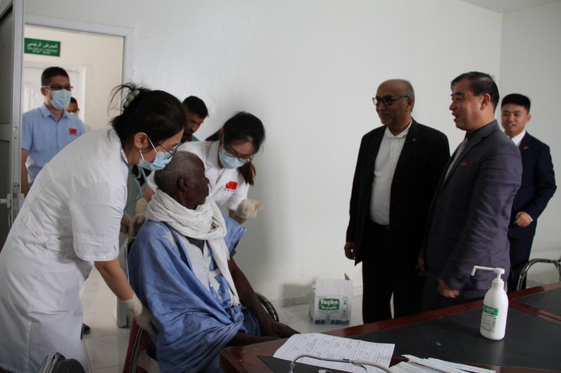 毛里塔尼亚总统在努瓦迪布主持重点发展项目落成仪式