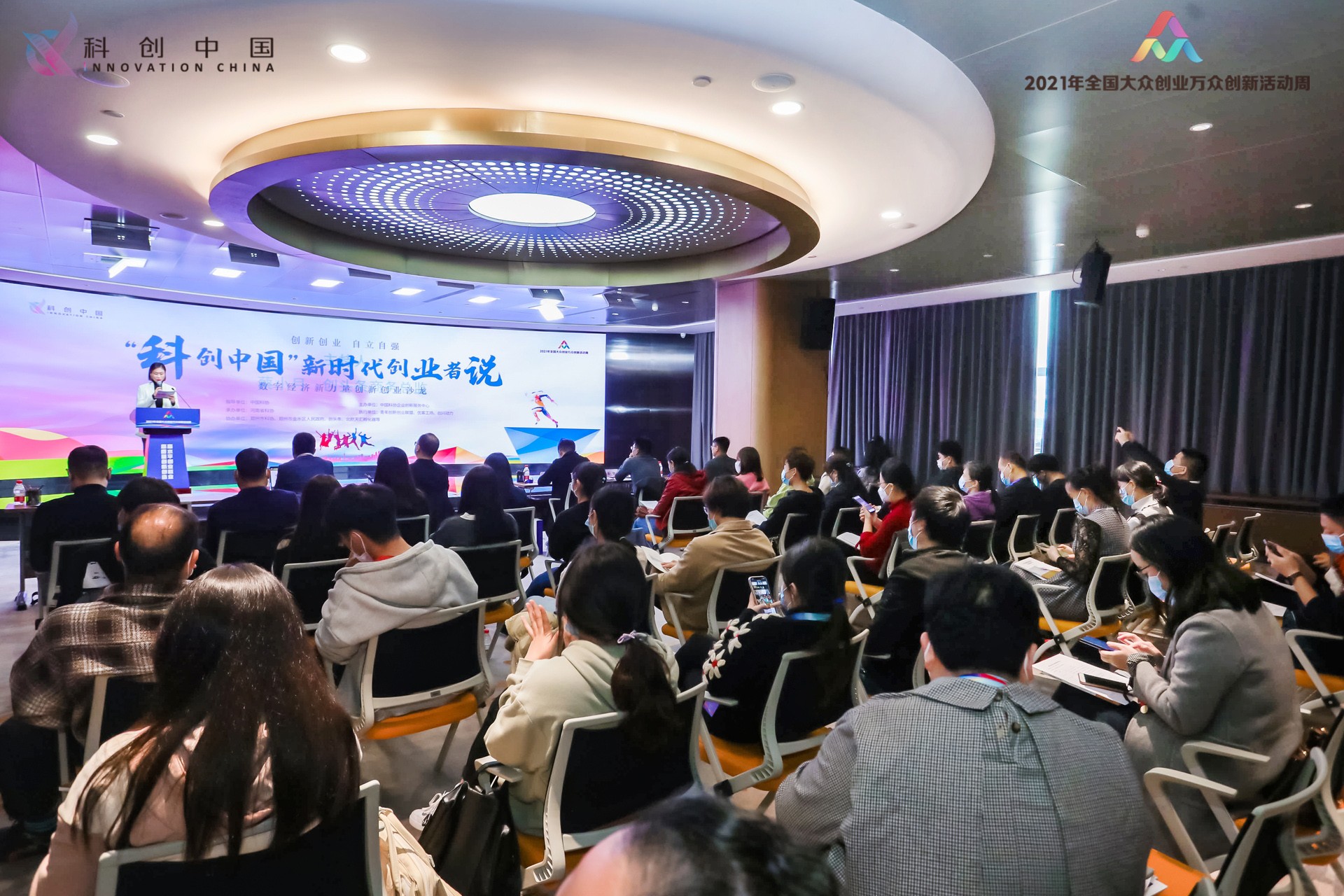 川流之间与科学同行:上海地铁站的方寸灯箱照亮科创力量