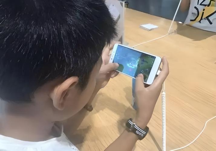 我国网民规模达11.25亿人 互联网普及率突破80%