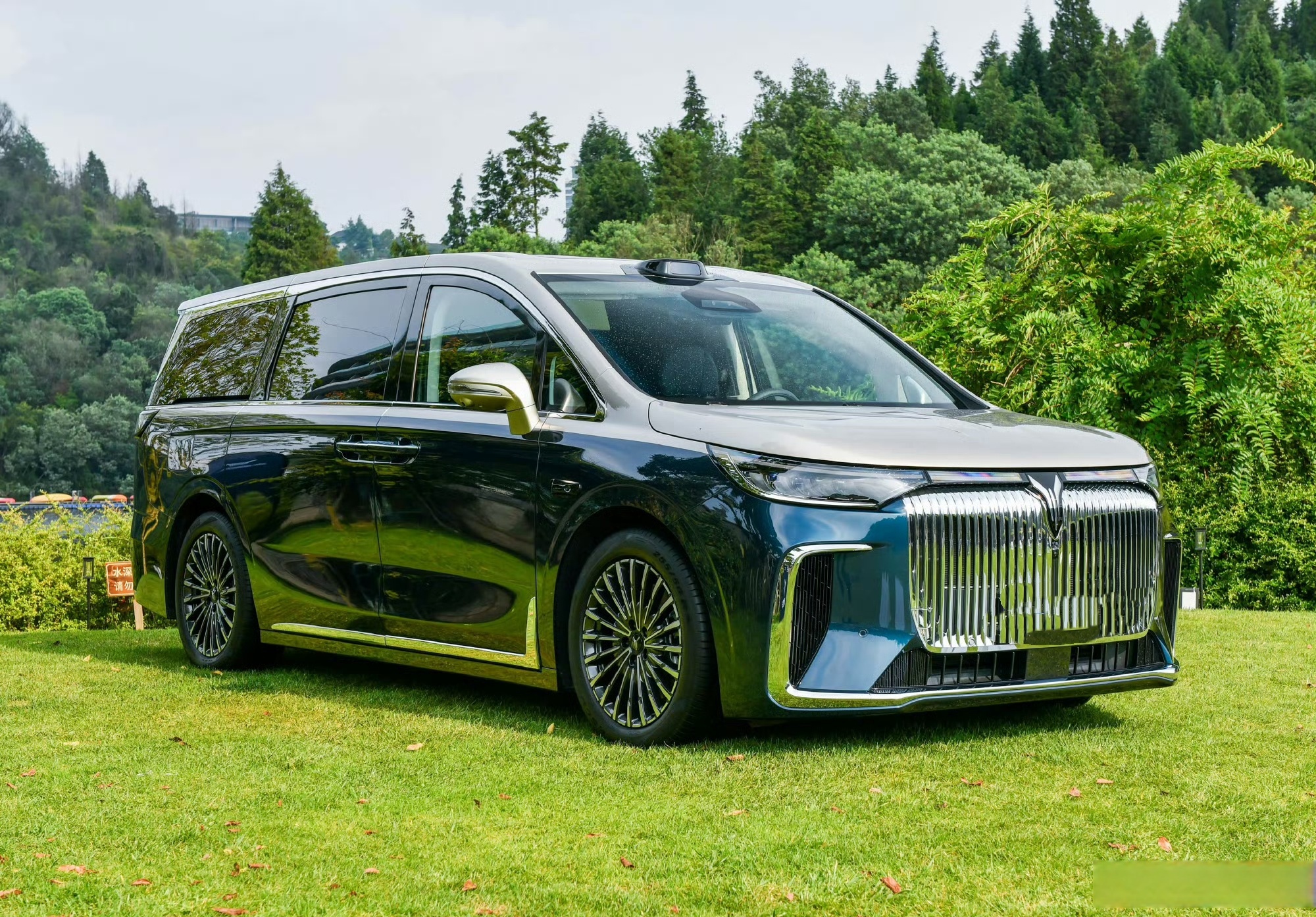 岚图汽车拟登陆港股 2025年盈利超10亿元