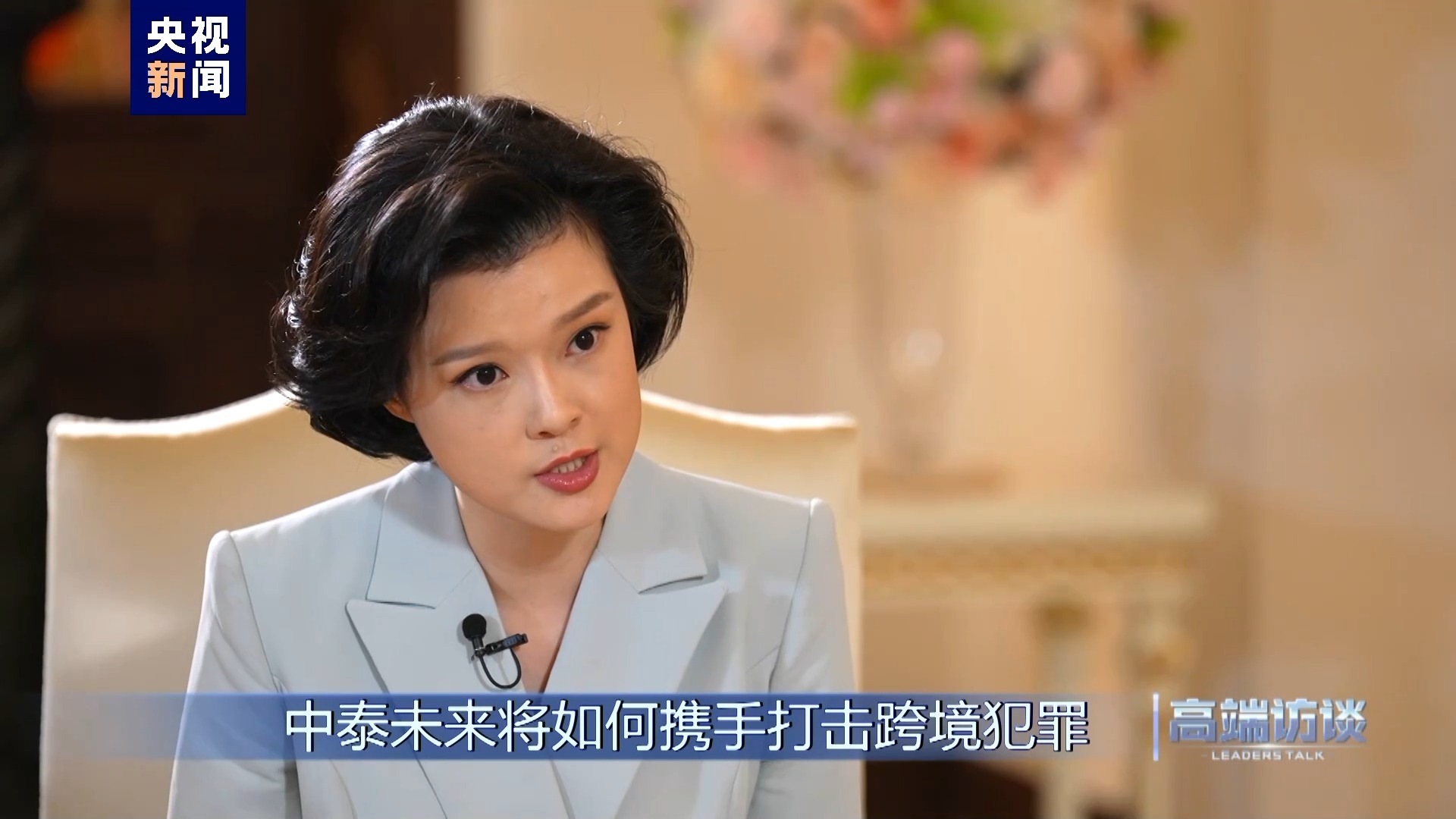 59岁泰国总理迎娶小20岁女友：上午领证下午开会！他“是100%中国人后代，每天在家说粤语”，妻子来自华裔家庭，曾是网红咖啡店老板