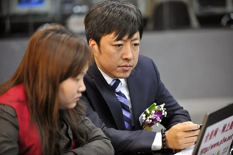 国瓷材料:公司将密切关注市场动态,适时调整产品定价策略