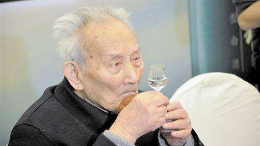 A股公司董事长去世，享年60岁！未成年女儿继承超9亿元股票，相关股份所对应的一切权利均由其母亲行使