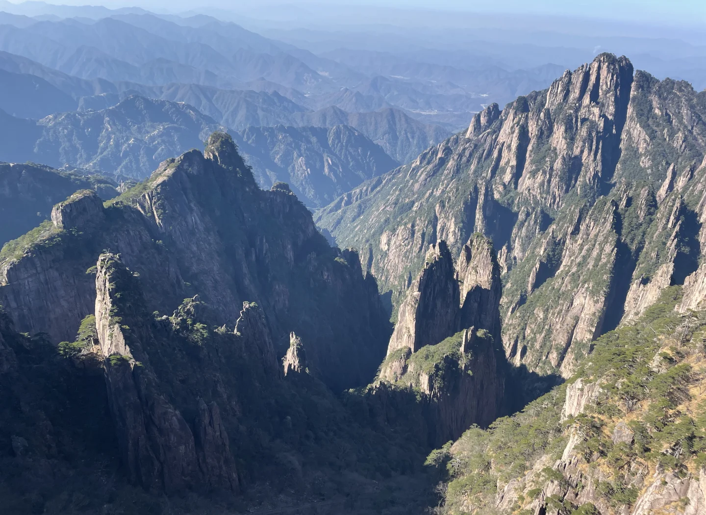 信达证券给予黄山旅游"买入"评级：名山为基，弹性可期