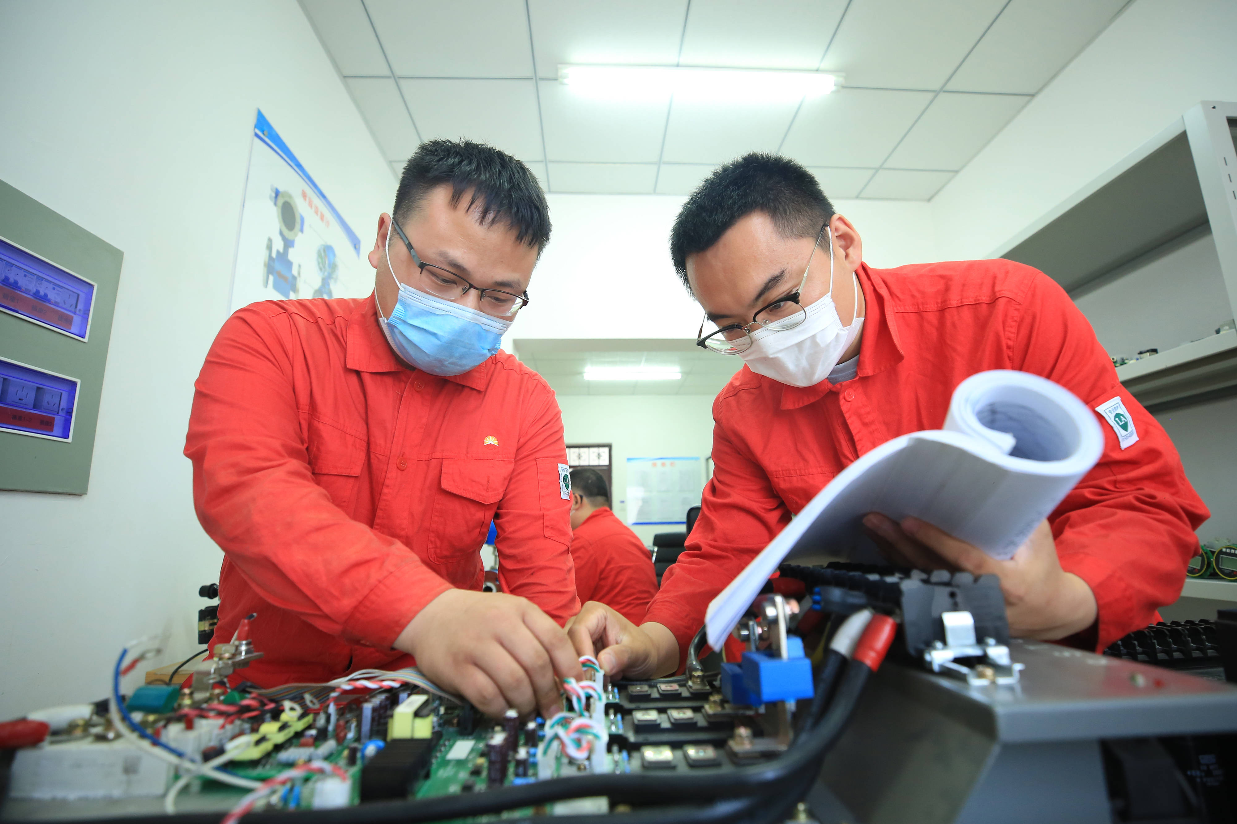 亚联发展去年“营利双降”：三大业务同步承压，控制权不稳定风险加剧