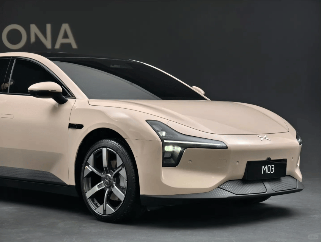 2026款小鹏MONA M03上市 何小鹏：公司不会去碰10万元以下的车