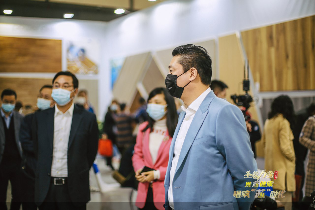 扣非现上市首亏，主业萎缩叠加新业务拖累，大亚圣象迎“至暗时刻”