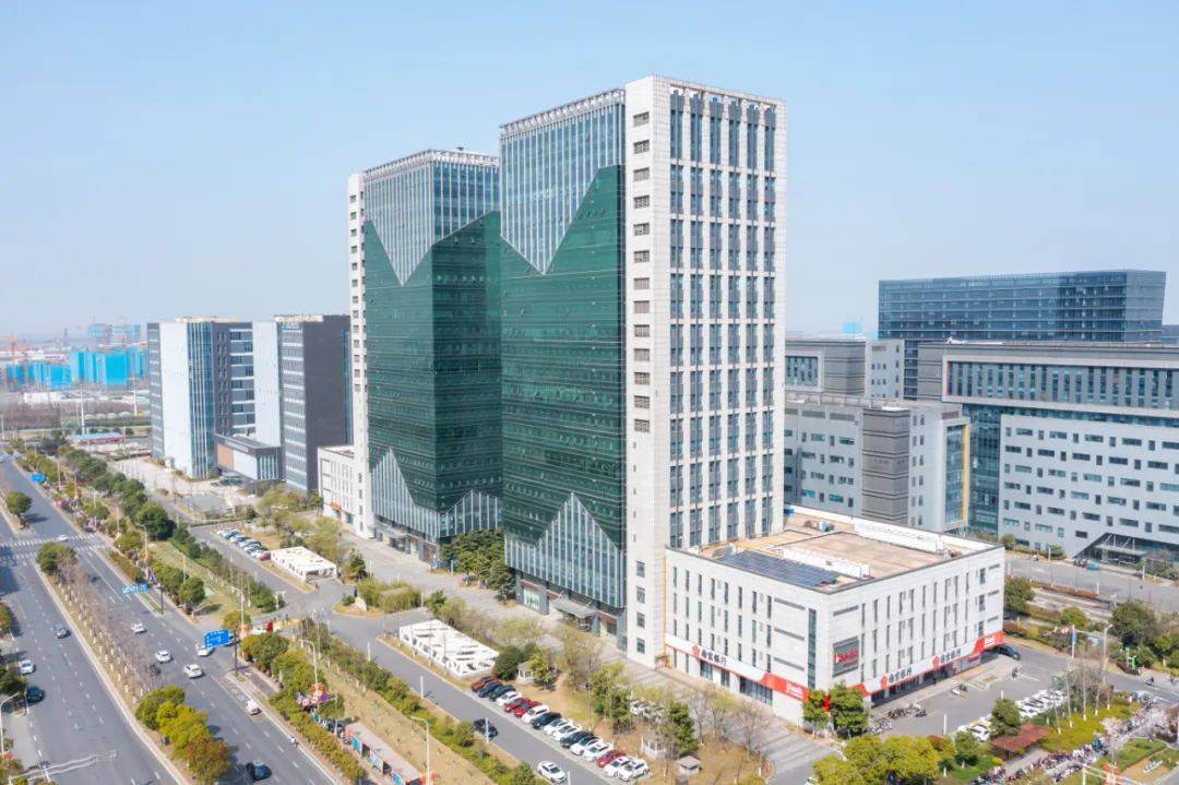 药石科技：浙江晖石生产基地多肽GMP中试车间项目目前已完成主体建设