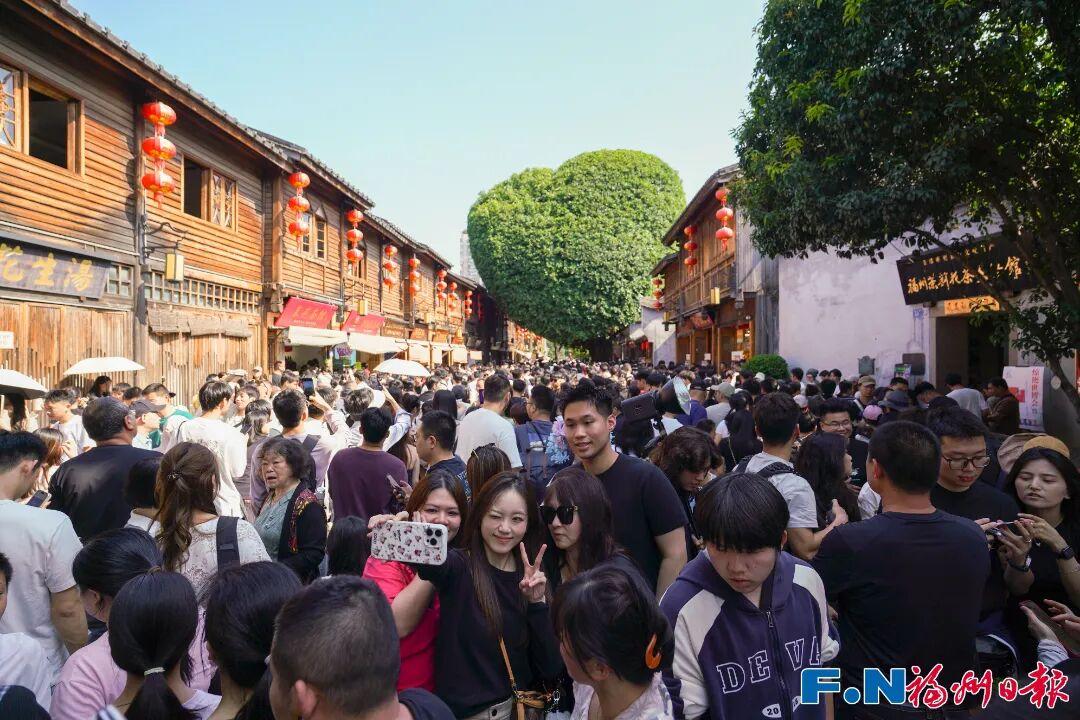 多地景区门票售罄！假期首日，文旅消费开门红！