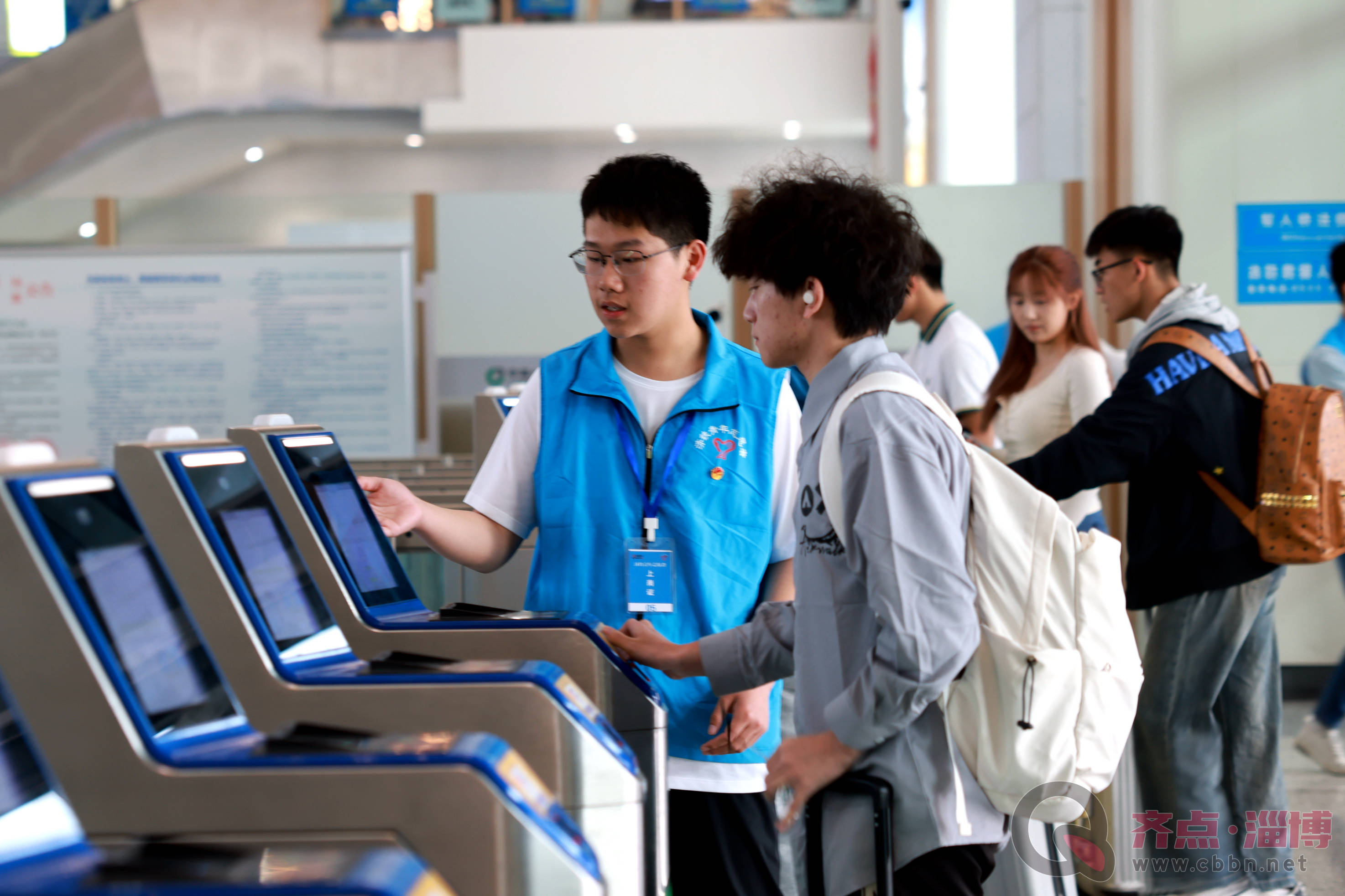 “五一”假期第三天，湖南客流1317.19万人次